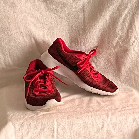 Nike Tanjun University Red/Black Lace-Up Athletic Shoes - Picture 1 of 11